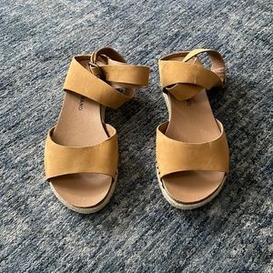 Lucky Brand ankle wrap and buckle sandals